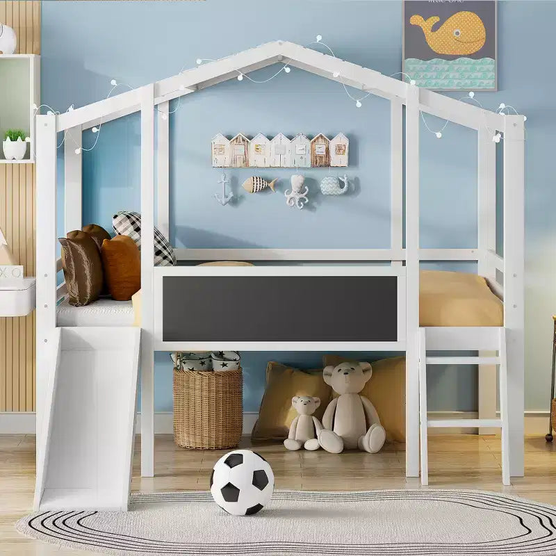 Lit mezzanine superposé simple avec toboggan et échelle, 78,9 L x 72,7 l, avec tableau noir et bande lumineuse sur le toit