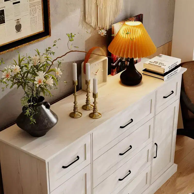 Commode horizontale grise classique : des espaces de rangement abondants pour une ambiance intérieure élégante