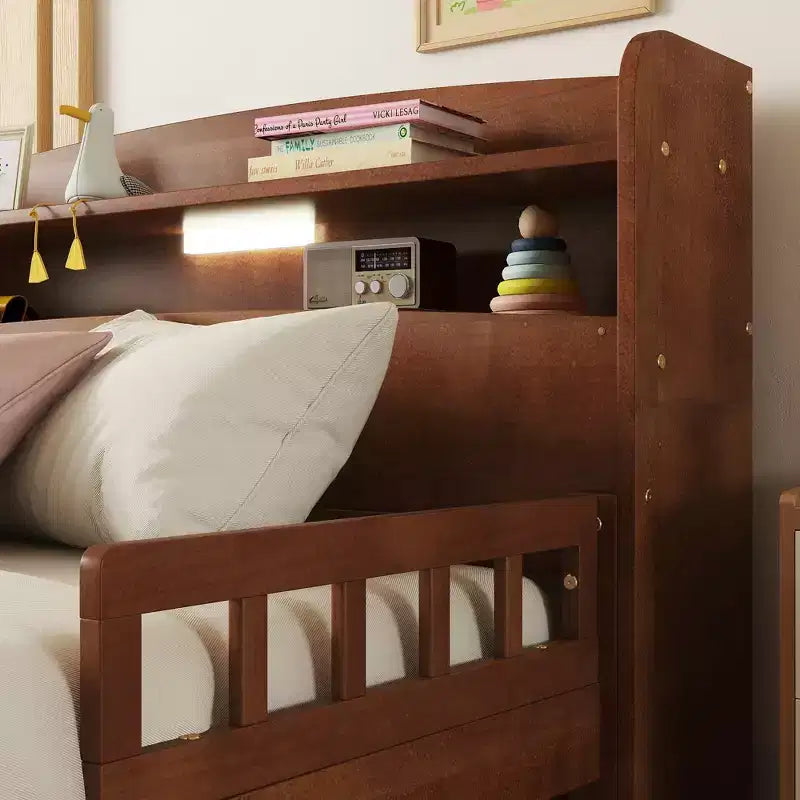 Lit plateforme jumeau/double avec tête de lit bibliothèque, cadre de lit jumeau en bois avec garde-corps et lumière LED pour chambre à coucher