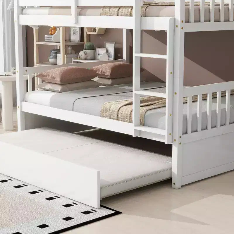 Lit superposé en bois d'hévéa double sur double avec lit gigogne, échelle et balustrades, convertible en 2 lits doubles, avec lit gigogne simple
