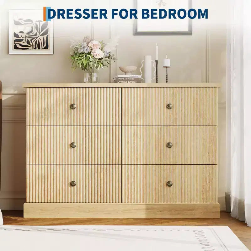 Commode à 6 tiroirs cannelée, commode horizontale moderne en bois de 119 cm avec poignées métalliques, rangement élégant pour chambre d'amis ou appartement