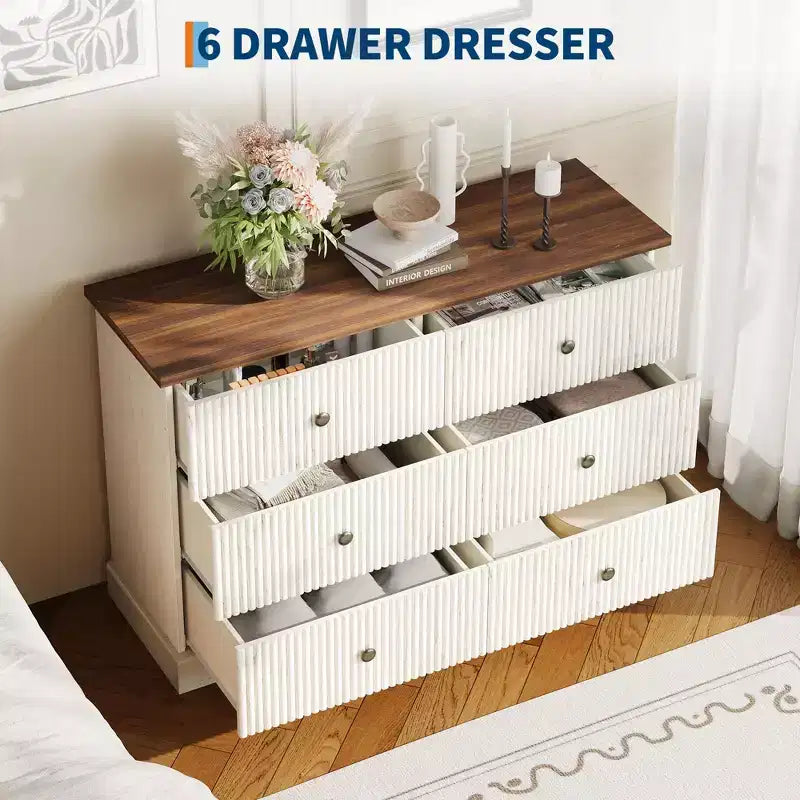 Commode à 6 tiroirs cannelée, commode horizontale moderne en bois de 119 cm avec poignées métalliques, rangement élégant pour chambre d'amis ou appartement